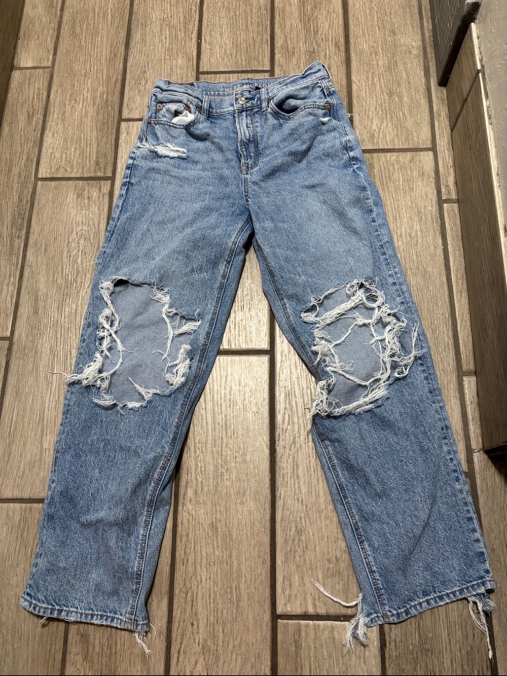 American Eagle Outfitters Light Blue Distressed Boyfriend Jeans